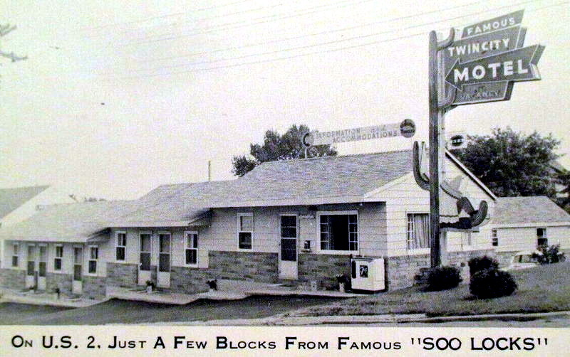 Twin City Motel (Twin-City Motel) - Vintage Postcard (newer photo)